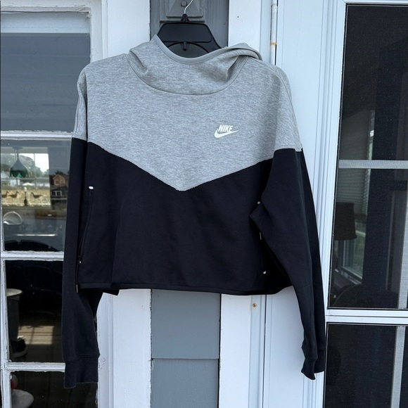 Nike - Cropped Tech Fleece Pullover Scuba Hoodie - size M - Picture 1 of 2